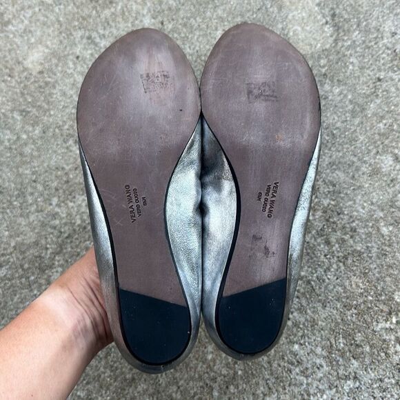 Vera Wang Silver Leather Open Toe Flats Shoes Women’s Size 6.5 - Picture 7 of 9